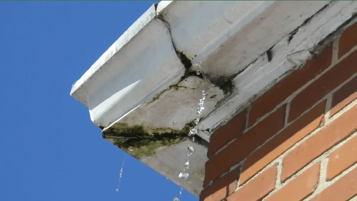 How to Fix a Leaking Gutter Joint: A Comprehensive DIY Guide