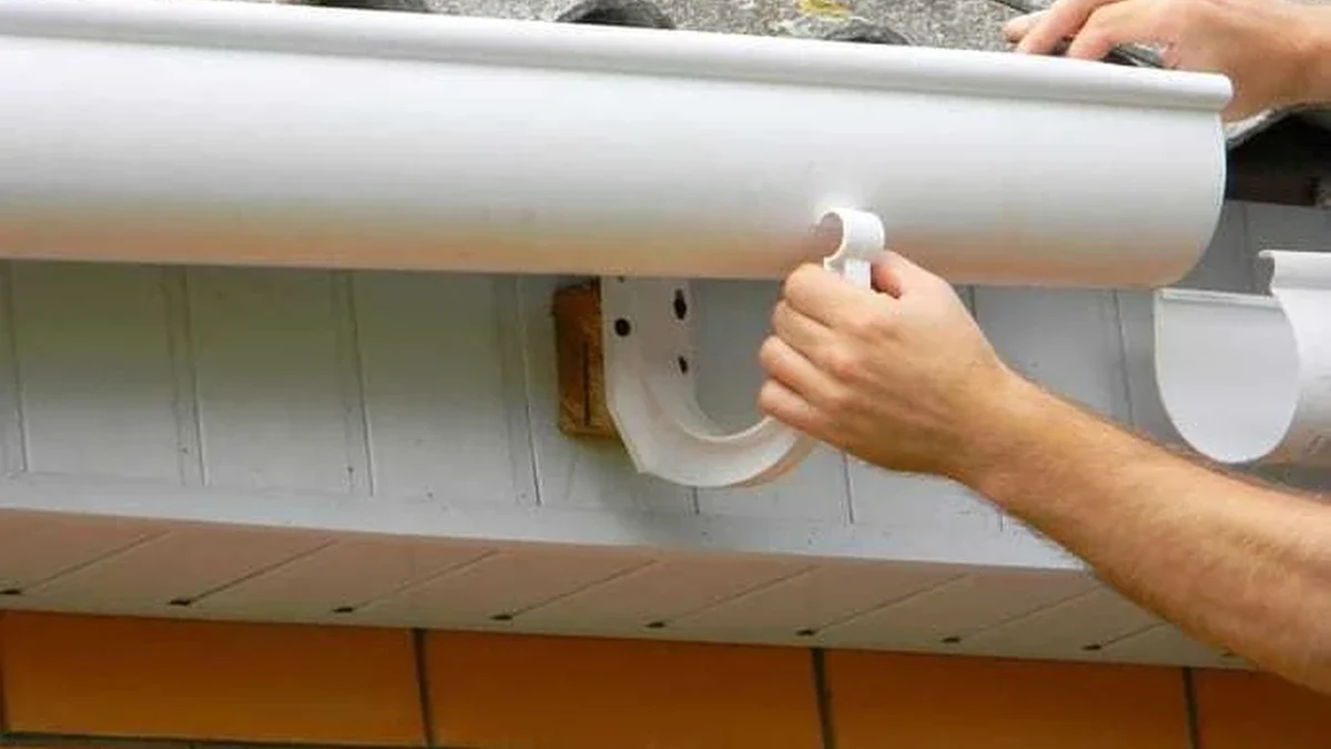 How to Unclip Plastic Guttering in Auckland: A Step-by-Step Guide for Homeowners to Safely Remove, Clean, and Maintain Gutters