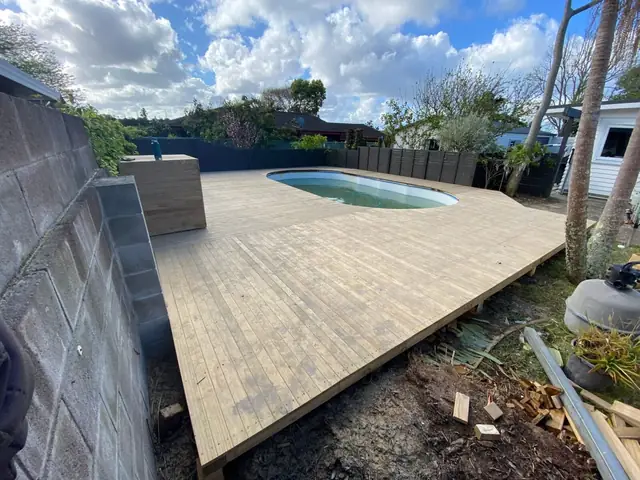 Timber deck and fence construction, Auckland Timber deck and fence construction completed for an Auckland home by My Homes Construct Ltd