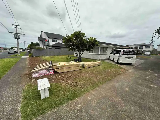 Timber fence build and installation, Auckland Completed timber fence build and installation on a residential project in Auckland