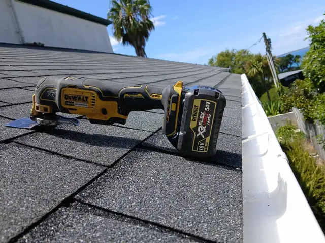 Gutter cleaning on a home roofline, Auckland Gutter cleaning on a home roofline completed for an Auckland home by My Homes Construct Ltd