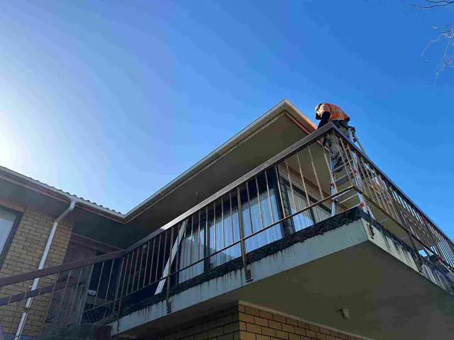 Gutter re-alignment correcting spouting fall, Auckland gutter re-alignment correcting spouting fall finished to a professional standard