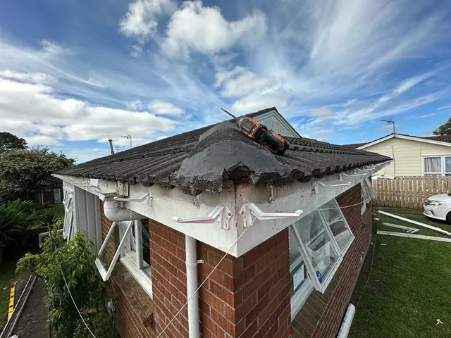 Gutter re-alignment correcting spouting fall, Auckland Completed gutter re-alignment correcting spouting fall on a residential project in Auckland