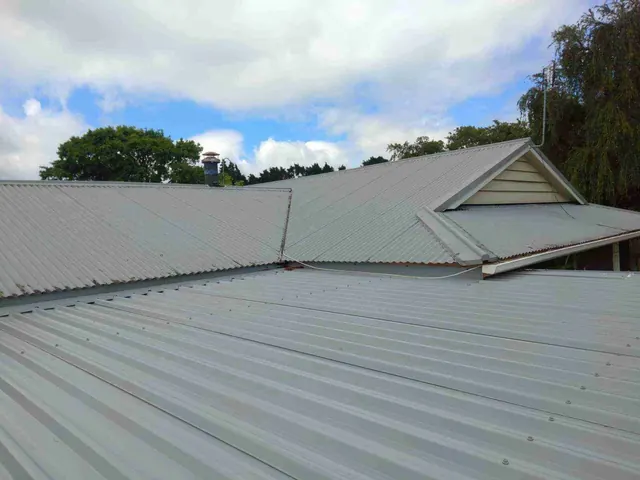 roof painting and protective coating on a metal roof finished to a professional standard